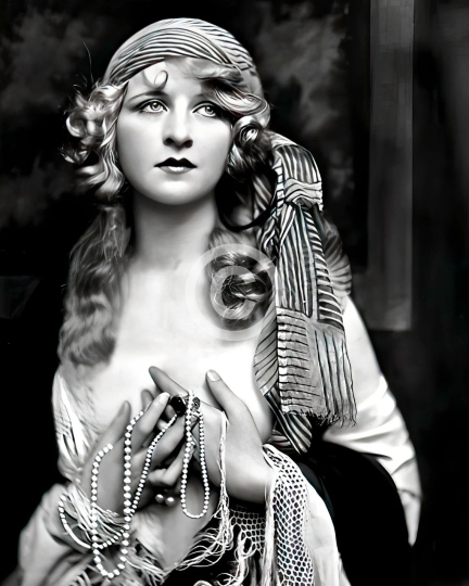 1920s Era Ziegfeld Girl Myrna Darby 