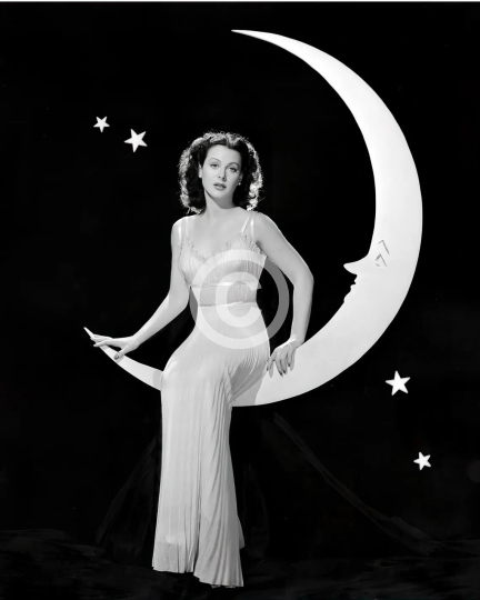 Hedy Lamarr 1943 publicity photo The Heavenly Body